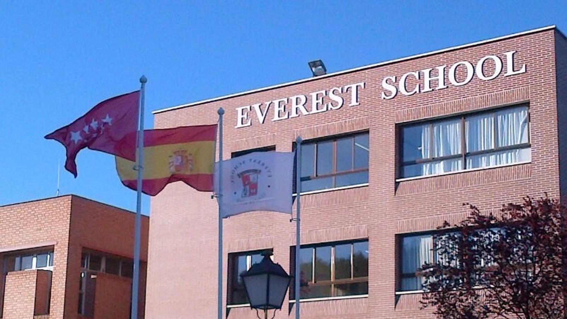 Everest Logo